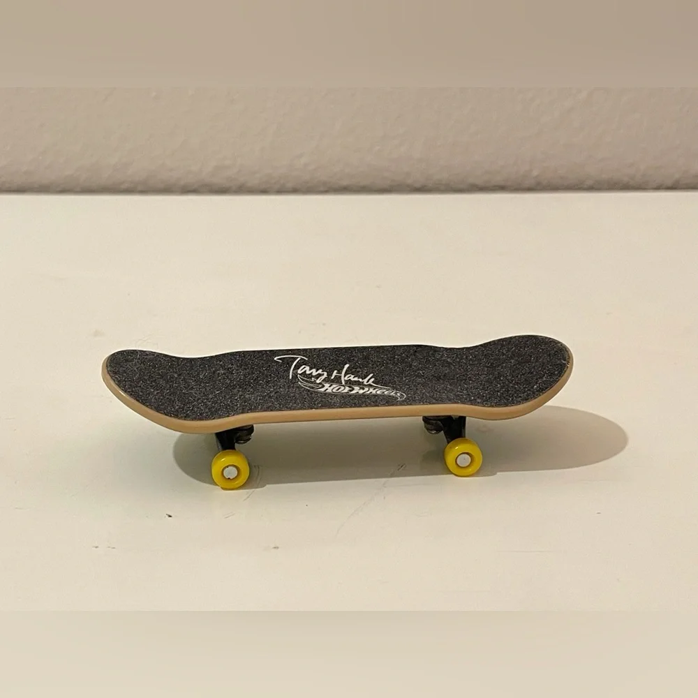 Hot‎ Wheels Skateboard Spade Skull